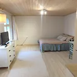 Studio With Private Entrance And Free Parking