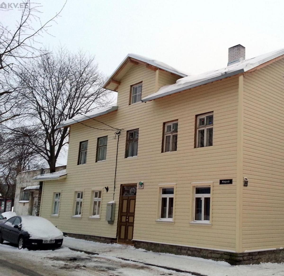 With Private Entrance And Free Parking Huoneisto